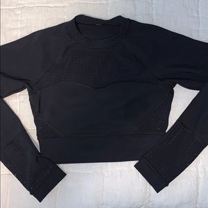 black lululemon crop